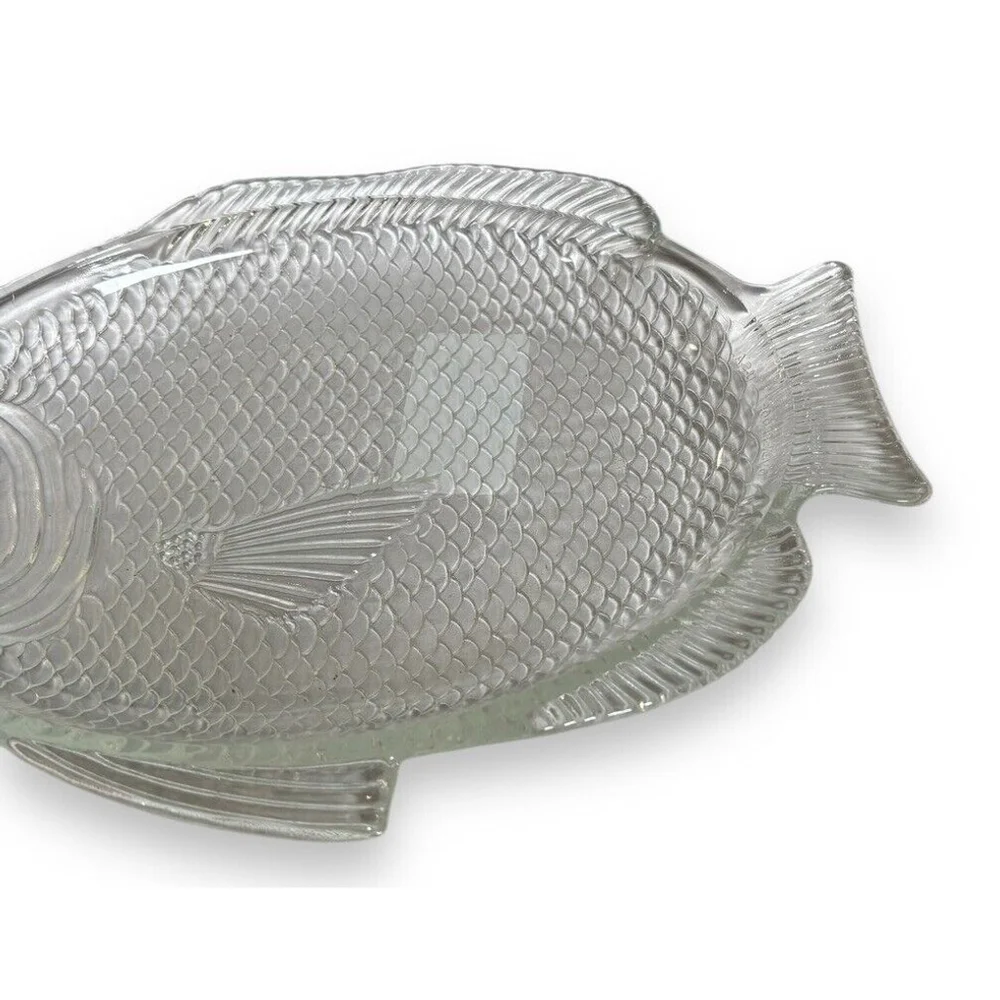 New Set of 9 USA Fish Shaped Vintage Clear Pressed Glass Plates 11 x 8 Heavy